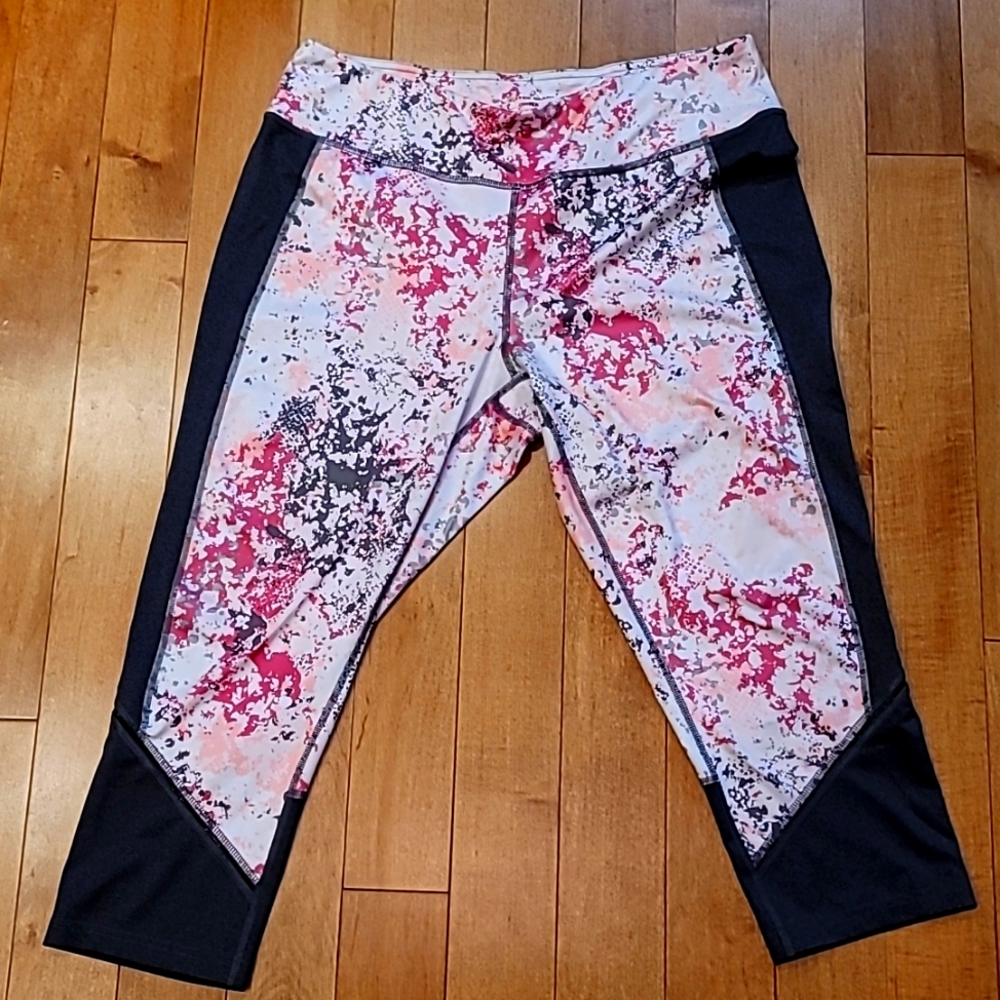 TEK Gear Women's Athletic Capri Pants - Size XL Gray/White/Pink